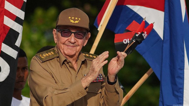 Cuba denuncia maniobra política en contra por orden de arresto contra Raul Castro