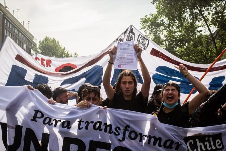 “Ni un peso menos para educación”: CONFECH repletó la calle junto a movimientos sociales en todo el país