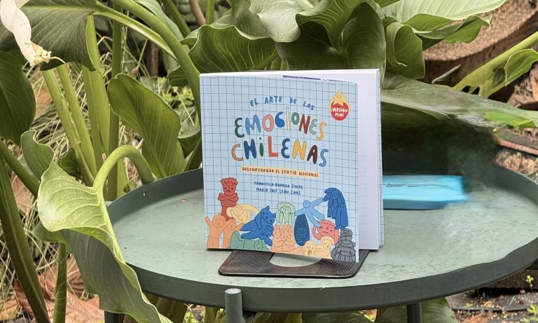 De estar “playa” a sentirse “chato”: un libro que explora 45 conceptos emocionales del habla chilena
