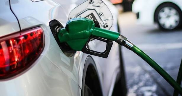 [Podcast] Alza de petróleo y tasa de interés del BC: “Va en dirección contraria de una reactivación”dice economista Solimano