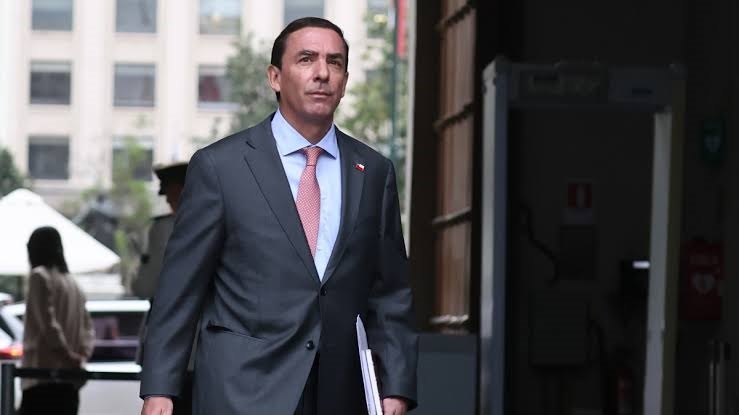 AFEP plantea como insostenible la continuidad del ministro de Justicia Rabat en el cargo